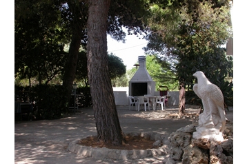 Italia Privát Alliste, Exteriorul